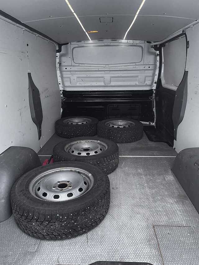 Nissan NV300