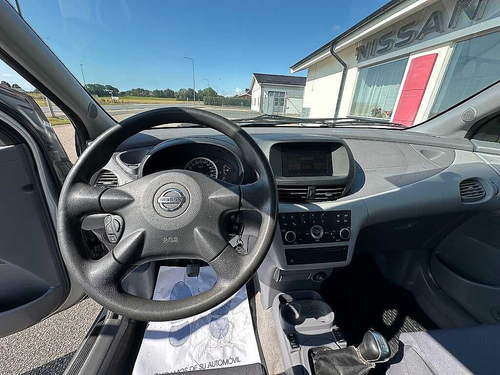 Nissan Almera Tino