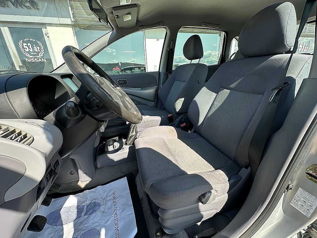 Nissan Almera Tino